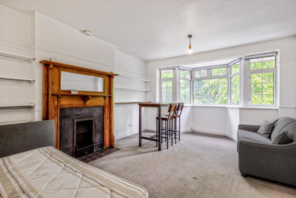 4 bed 1st Floor Flat for rent in Hornsey. From Kinleigh Folkard & Hayward - Sales - Highgate