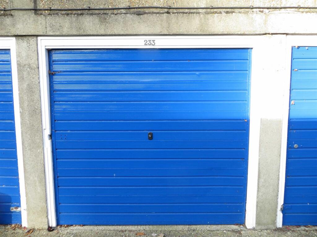 4 bed Garages for rent in Hoddesdon. From Shepherds Estate Agents - Hoddesdon