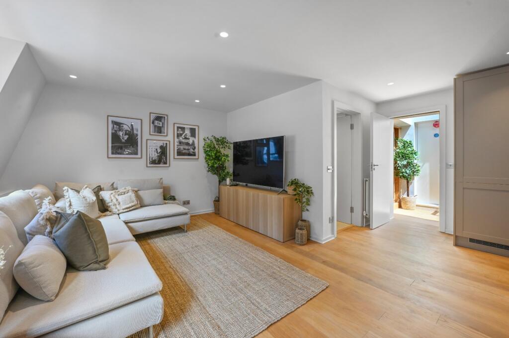 2 bed 1st Floor Flat for rent in London. From Sandfords - Regents Park