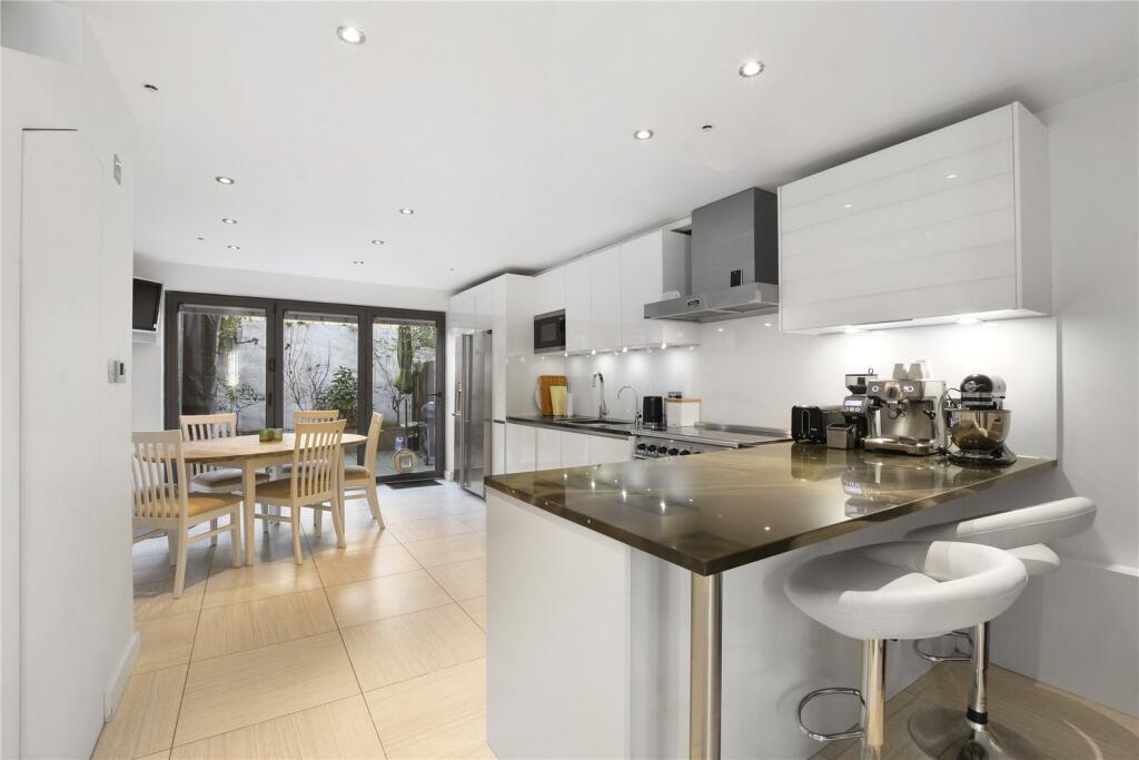 3 bed Detached for rent in London. From Sandfords - Regents Park