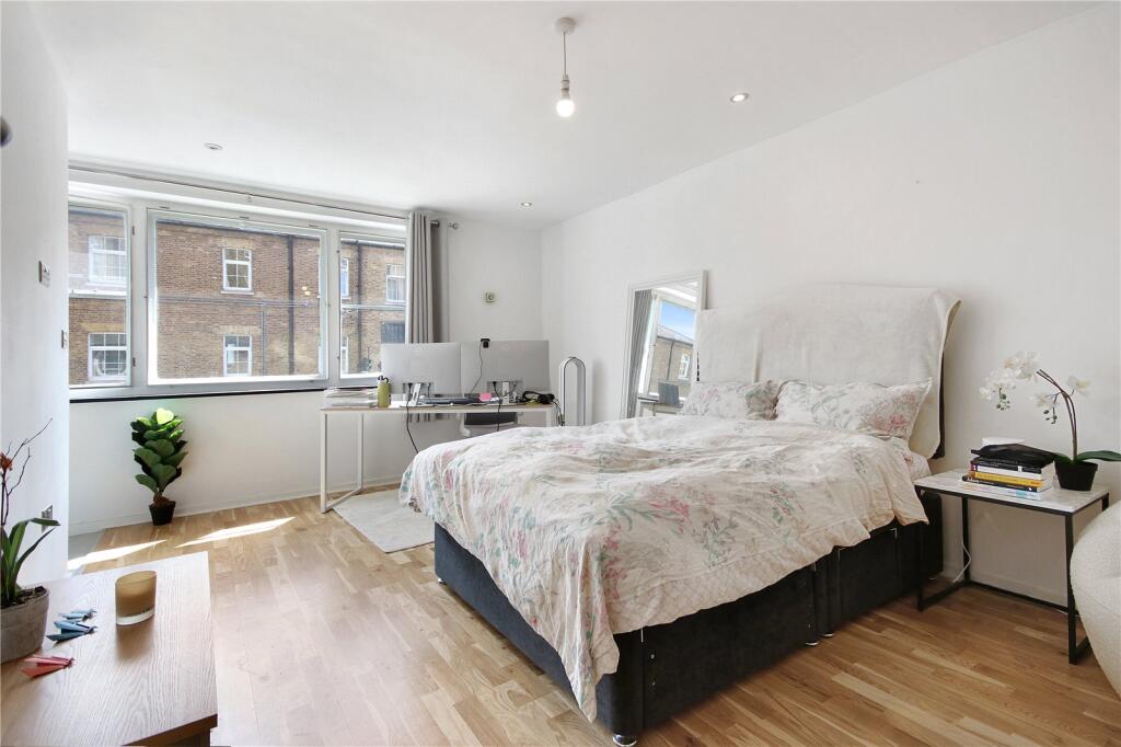 4 bed 1st Floor Flat for rent in Camden Town. From Sandfords - Regents Park