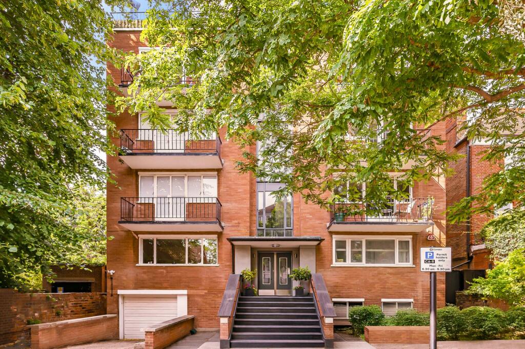 2 bed 1st Floor Flat for rent in Hampstead. From Sandfords - Regents Park