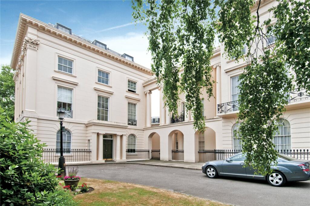 1 bed Mid Terraced House for rent in London. From Sandfords - Regents Park