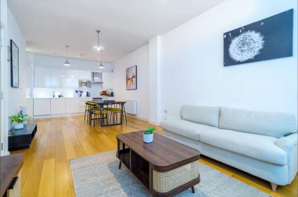 2 bed 1st Floor Flat for rent in London. From Sandfords - Regents Park