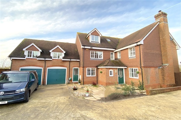 5 bed Detached House for rent in Basingstoke. From Simmons & Sons - Basingstoke