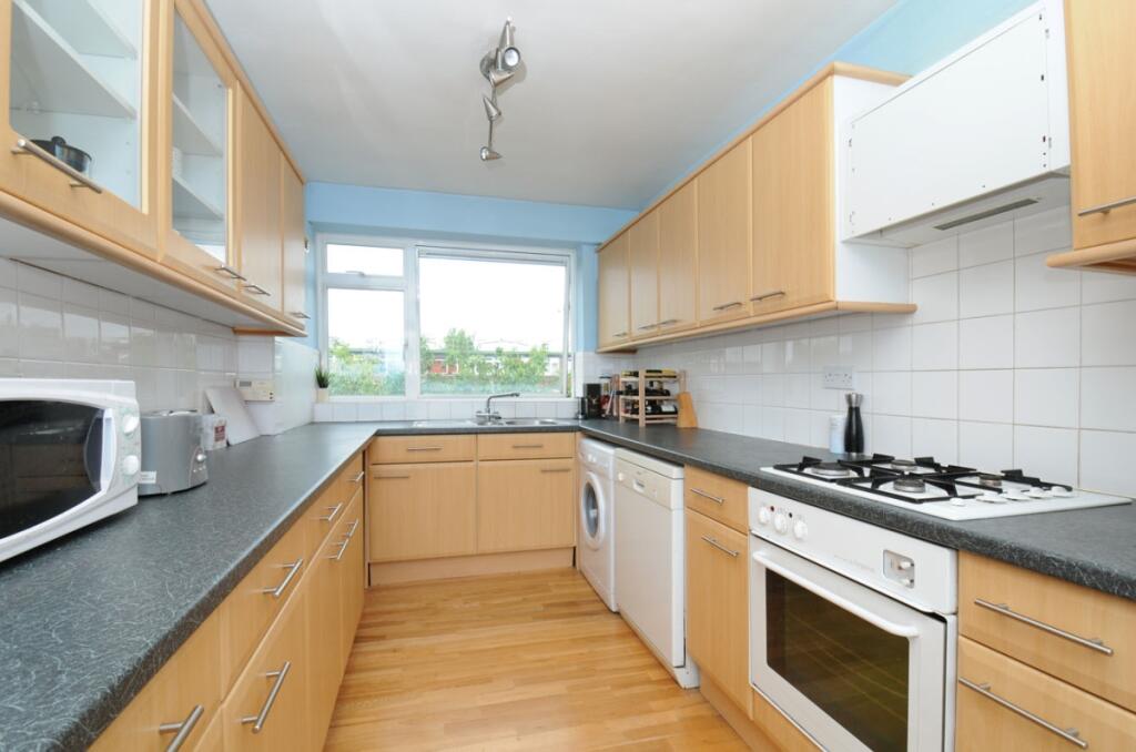 2 bed Apartment for rent in Putney. From Kinleigh Folkard & Hayward