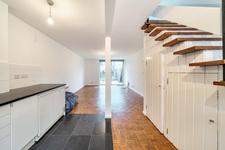 2 bed End Terraced House for rent in Putney. From Kinleigh Folkard & Hayward
