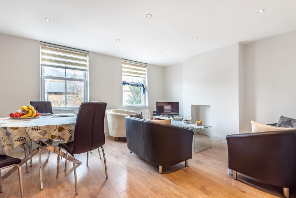 3 bed Apartment for rent in Putney. From Kinleigh Folkard & Hayward
