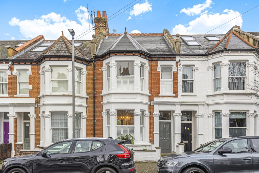 3 bed Detached House for rent in Putney. From Kinleigh Folkard & Hayward