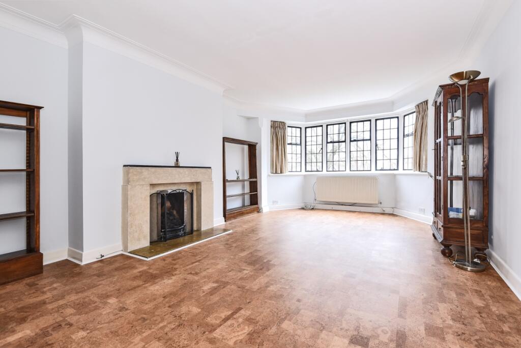 3 bed 1st Floor Flat for rent in London. From Kinleigh Folkard & Hayward - Sales - Putney
