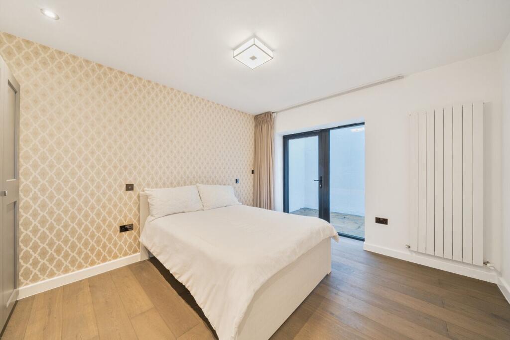 3 bed Semi Detached for rent in London. From Kinleigh Folkard & Hayward - Sales - Putney 3 bed Semi Detached for rent in London. From Kinleigh Folkard & Hayward - Sales - Putney