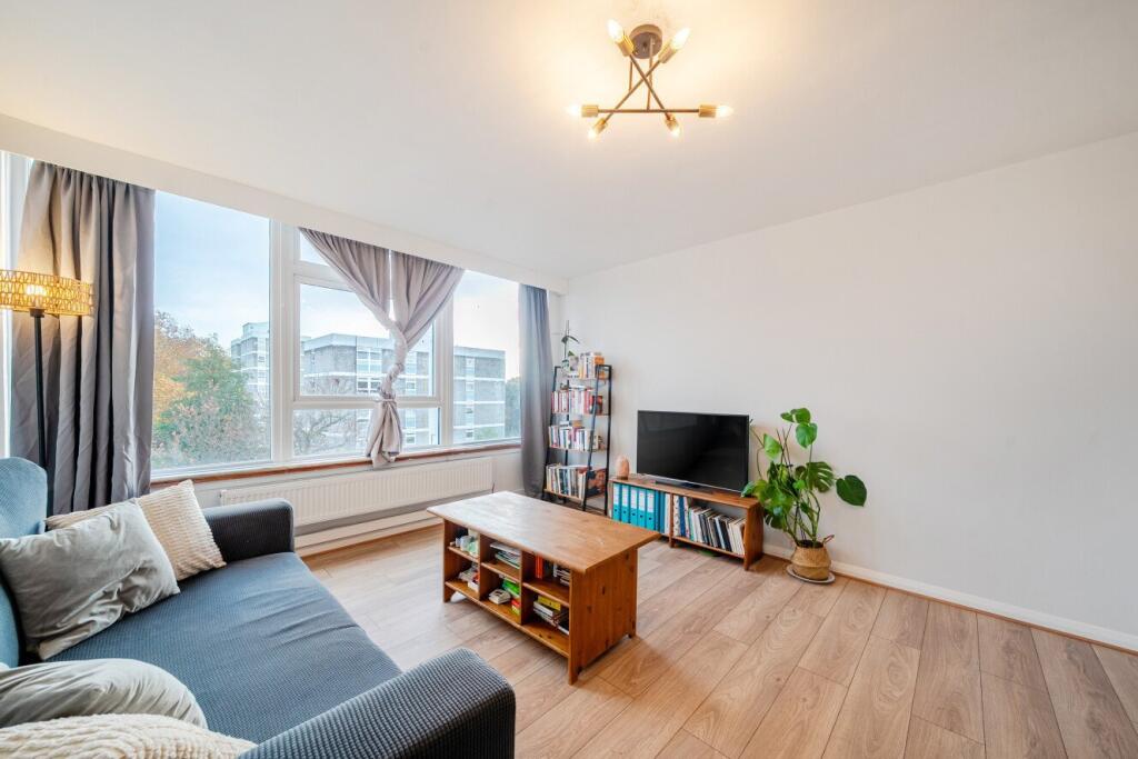 2 bed 1st Floor Flat for rent in London. From Kinleigh Folkard & Hayward - Sales - Putney