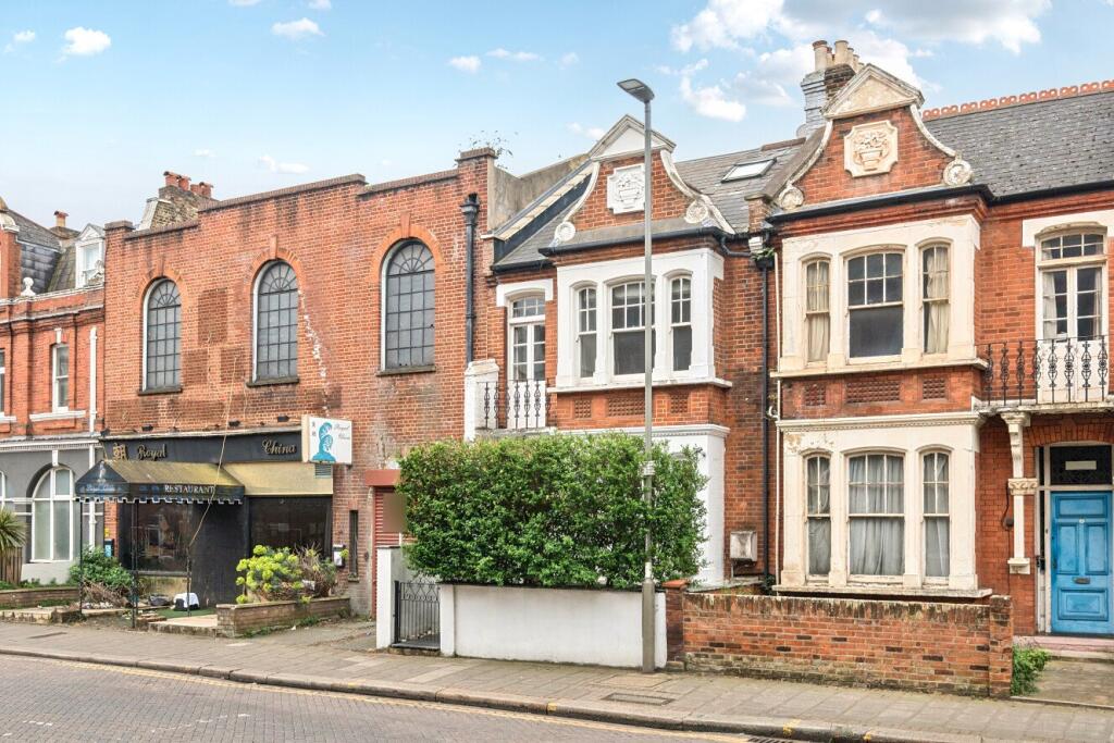 3 bed Mid Terraced House for rent in London. From Kinleigh Folkard & Hayward - Sales - Putney