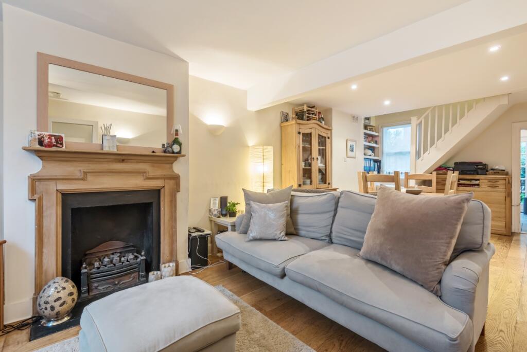 2 bed Detached for rent in Putney. From Kinleigh Folkard & Hayward - Sales - Putney