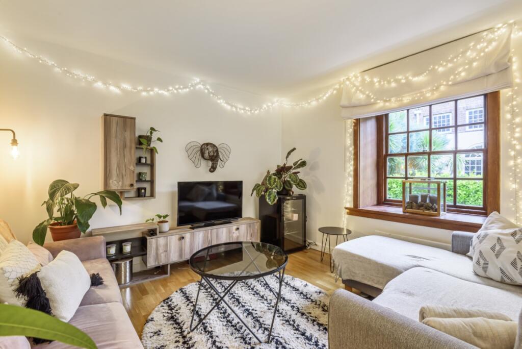 1 bed 1st Floor Flat for rent in London. From Kinleigh Folkard & Hayward - Sales - Putney