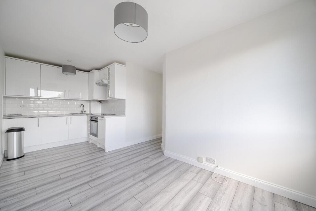 1 bed 1st Floor Flat for rent in London. From Kinleigh Folkard & Hayward - Sales - Putney 1 bed 1st Floor Flat for rent in London. From Kinleigh Folkard & Hayward - Sales - Putney
