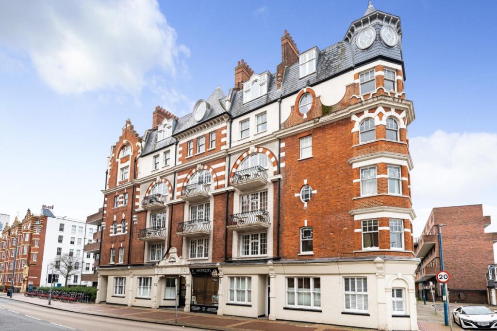 3 bed 1st Floor Flat for rent in London. From Kinleigh Folkard & Hayward - Sales - Putney