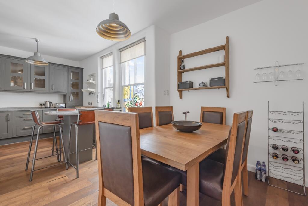 3 bed 1st Floor Flat for rent in London. From Kinleigh Folkard & Hayward - Sales - Putney