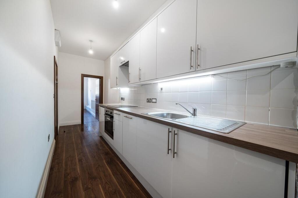 2 bed 1st Floor Flat for rent in Fulham. From Kinleigh Folkard & Hayward - Sales - Putney