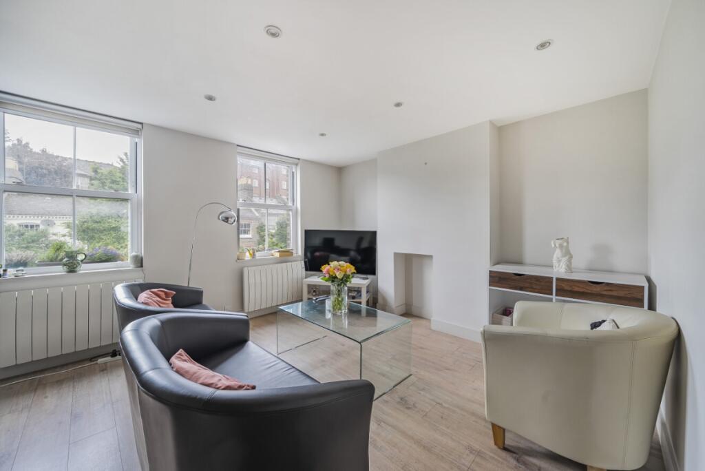 3 bed 1st Floor Flat for rent in Putney. From Kinleigh Folkard & Hayward - Sales - Putney 3 bed 1st Floor Flat for rent in Putney. From Kinleigh Folkard & Hayward - Sales - Putney