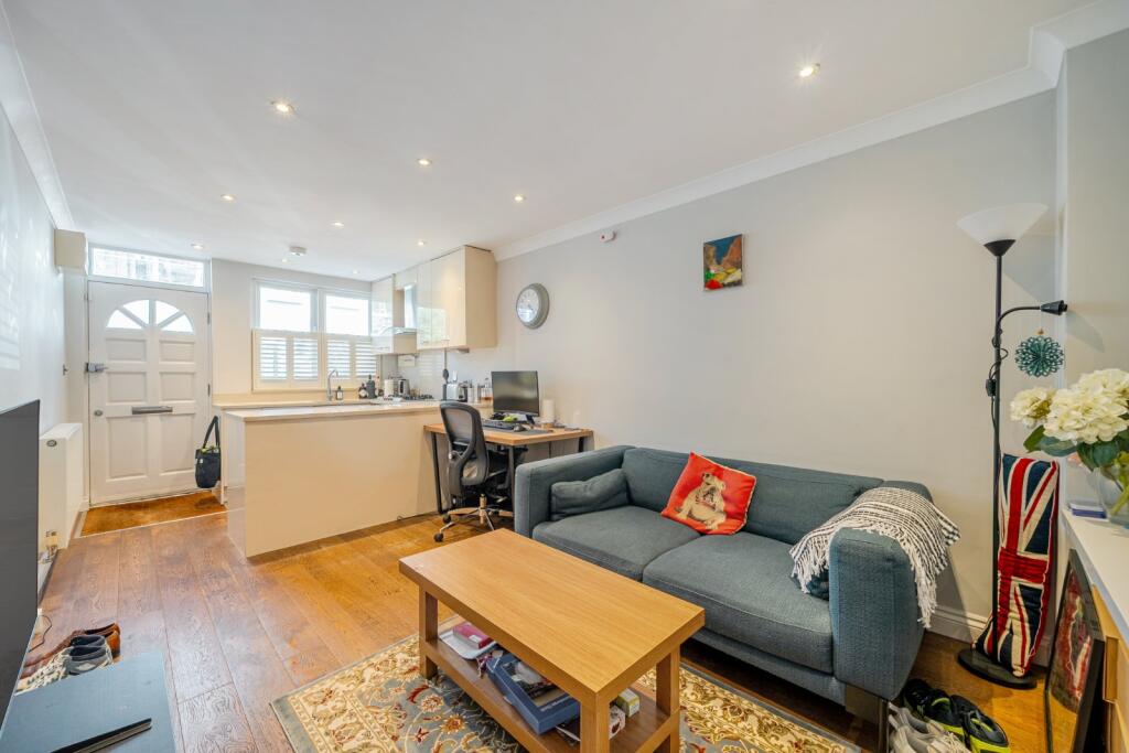 1 bed 1st Floor Flat for rent in Putney. From Kinleigh Folkard & Hayward - Sales - Putney