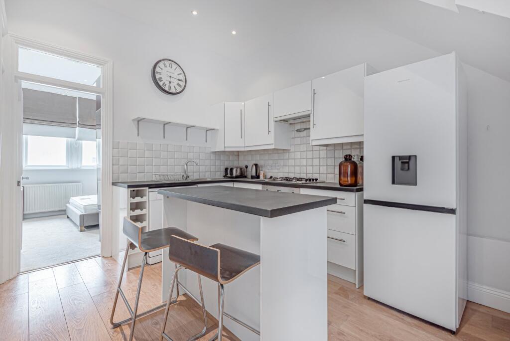 2 bed 1st Floor Flat for rent in London. From Kinleigh Folkard & Hayward - Sales - Putney