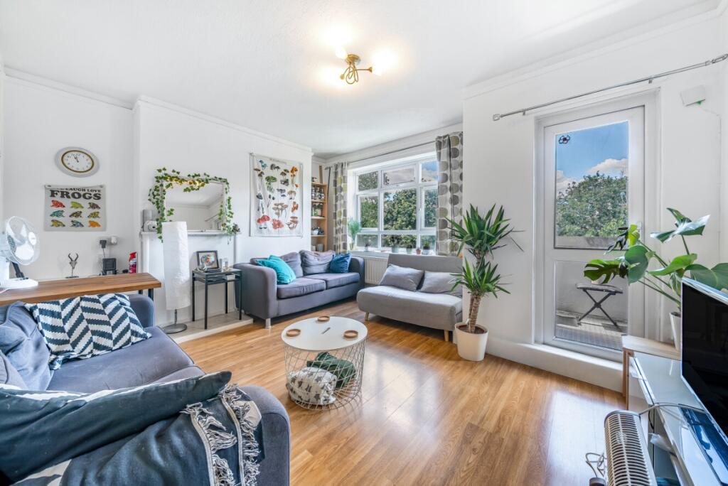 3 bed 1st Floor Flat for rent in London. From Kinleigh Folkard & Hayward - Sales - Putney