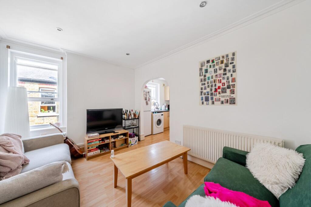 3 bed 1st Floor Flat for rent in Clapham. From Kinleigh Folkard & Hayward - Sales - Putney