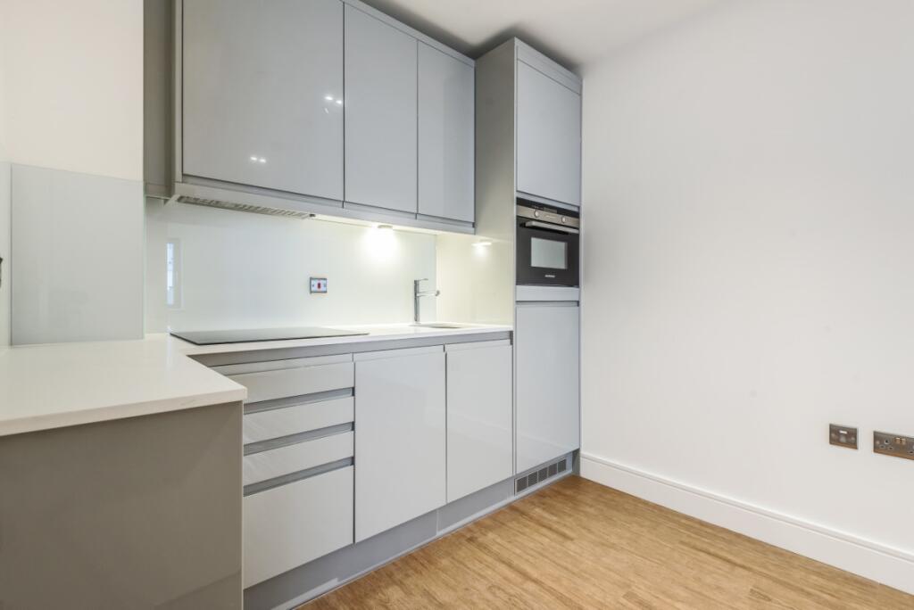 2 bed 1st Floor Flat for rent in Wandsworth. From Kinleigh Folkard & Hayward - Sales - Putney 2 bed 1st Floor Flat for rent in Wandsworth. From Kinleigh Folkard & Hayward - Sales - Putney