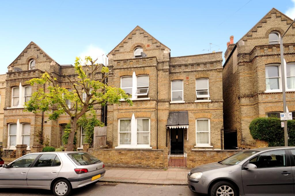 1 bed 1st Floor Flat for rent in London. From Kinleigh Folkard & Hayward - Sales - Putney 1 bed 1st Floor Flat for rent in London. From Kinleigh Folkard & Hayward - Sales - Putney