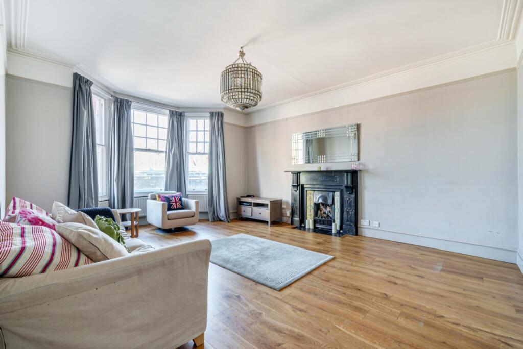 4 bed 1st Floor Flat for rent in London. From Kinleigh Folkard & Hayward - Sales - Putney 4 bed 1st Floor Flat for rent in London. From Kinleigh Folkard & Hayward - Sales - Putney