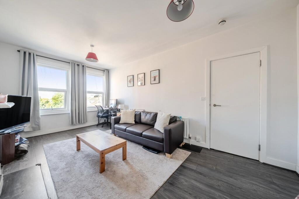 2 bed 1st Floor Flat for rent in Wandsworth. From Kinleigh Folkard & Hayward - Sales - Putney 2 bed 1st Floor Flat for rent in Wandsworth. From Kinleigh Folkard & Hayward - Sales - Putney