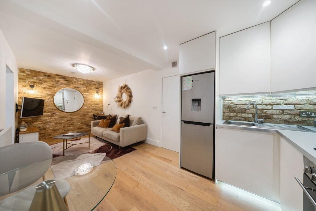 1 bed 1st Floor Flat for rent in London. From Kinleigh Folkard & Hayward - Sales - Putney 1 bed 1st Floor Flat for rent in London. From Kinleigh Folkard & Hayward - Sales - Putney