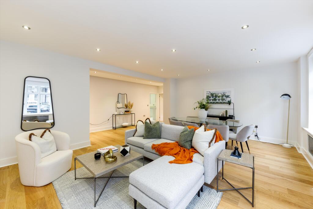 3 bed 1st Floor Flat for rent in London. From Knight Frank - Mayfair