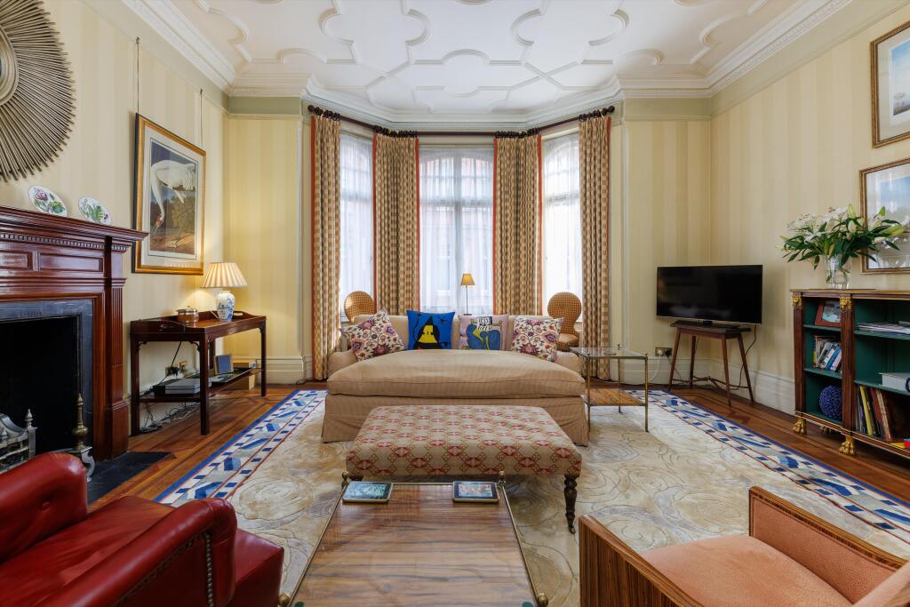 1 bed 1st Floor Flat for rent in London. From Knight Frank - Mayfair