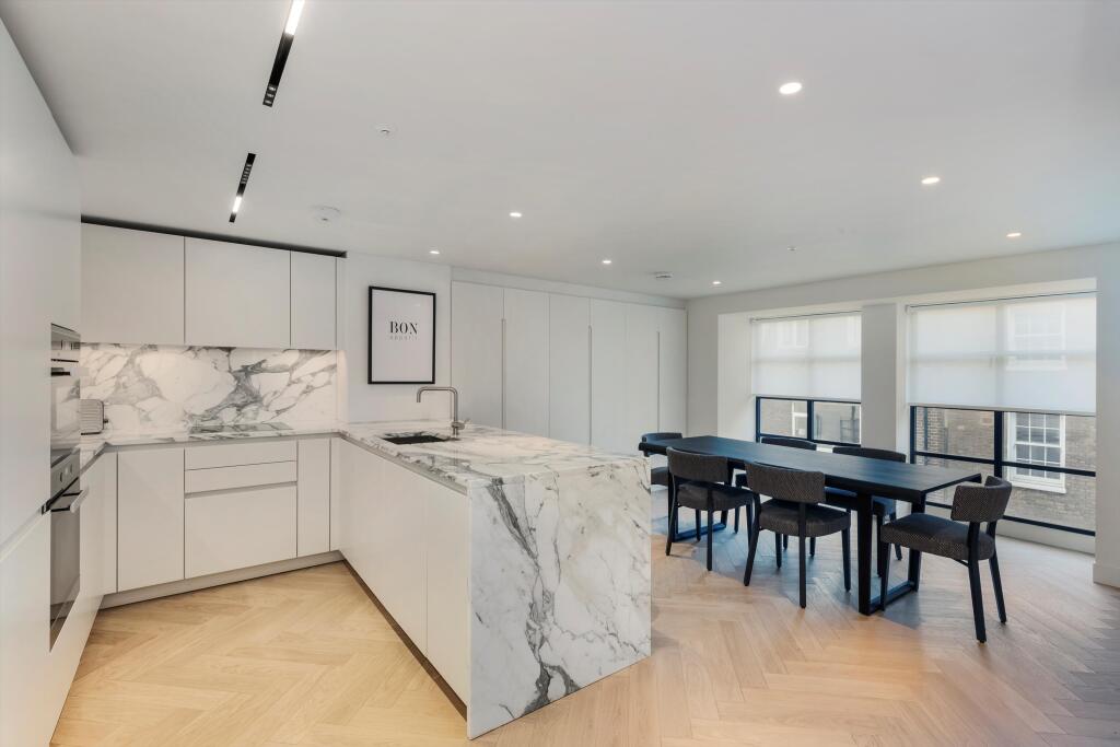 3 bed 1st Floor Flat for rent in London. From Knight Frank - Mayfair