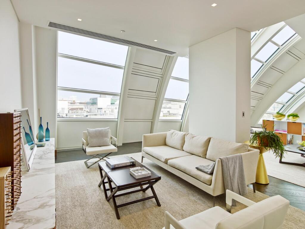 3 bed 1st Floor Flat for rent in London. From Knight Frank - Mayfair