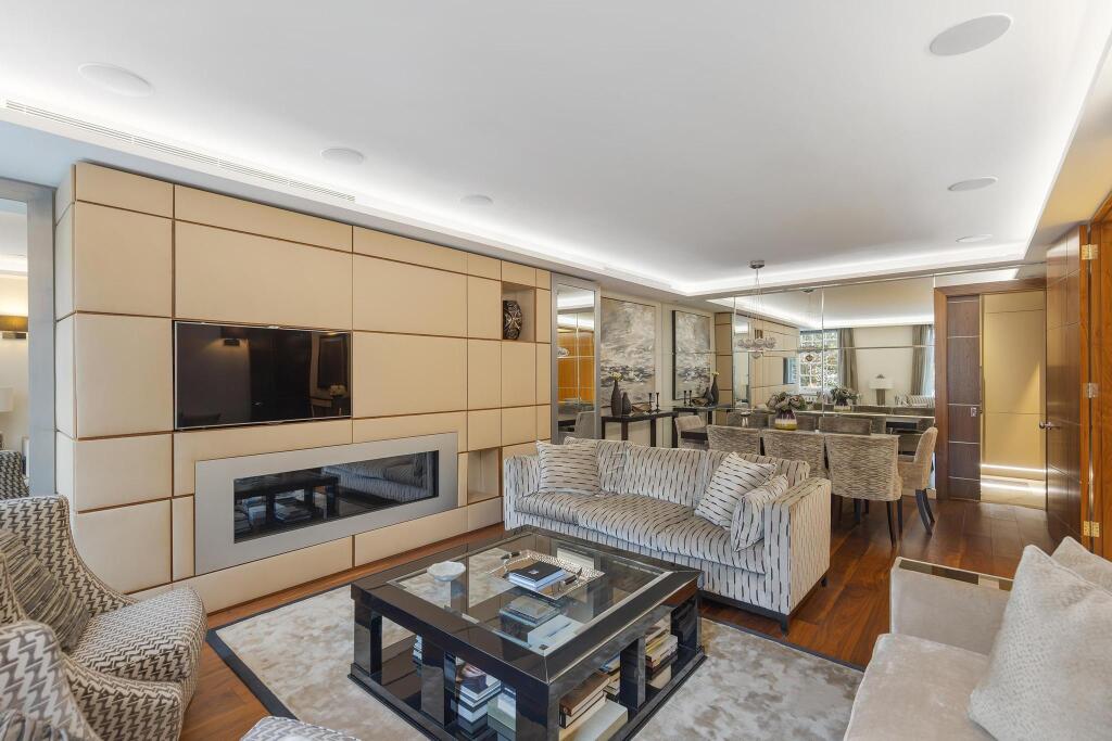 3 bed 1st Floor Flat for rent in London. From Knight Frank - Mayfair