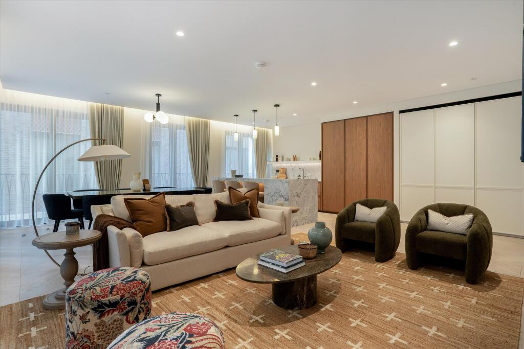 3 bed 1st Floor Flat for rent in London. From Knight Frank - Mayfair