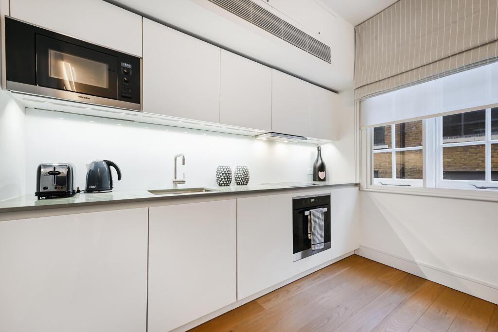 1 bed 1st Floor Flat for rent in London. From Knight Frank - Mayfair