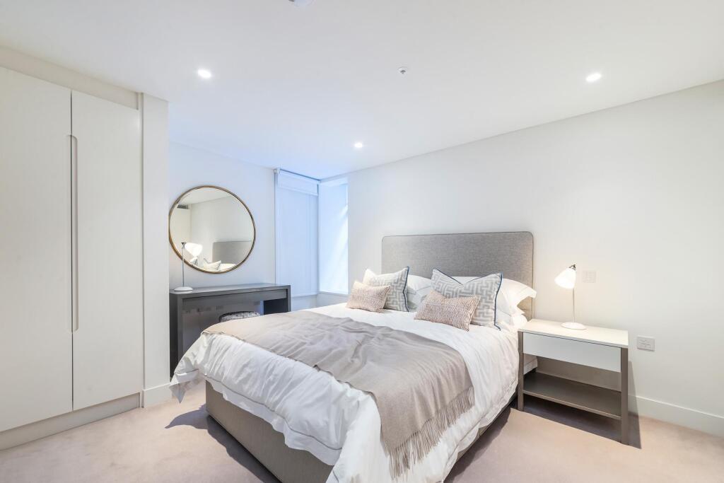1 bed 1st Floor Flat for rent in London. From Knight Frank - Mayfair