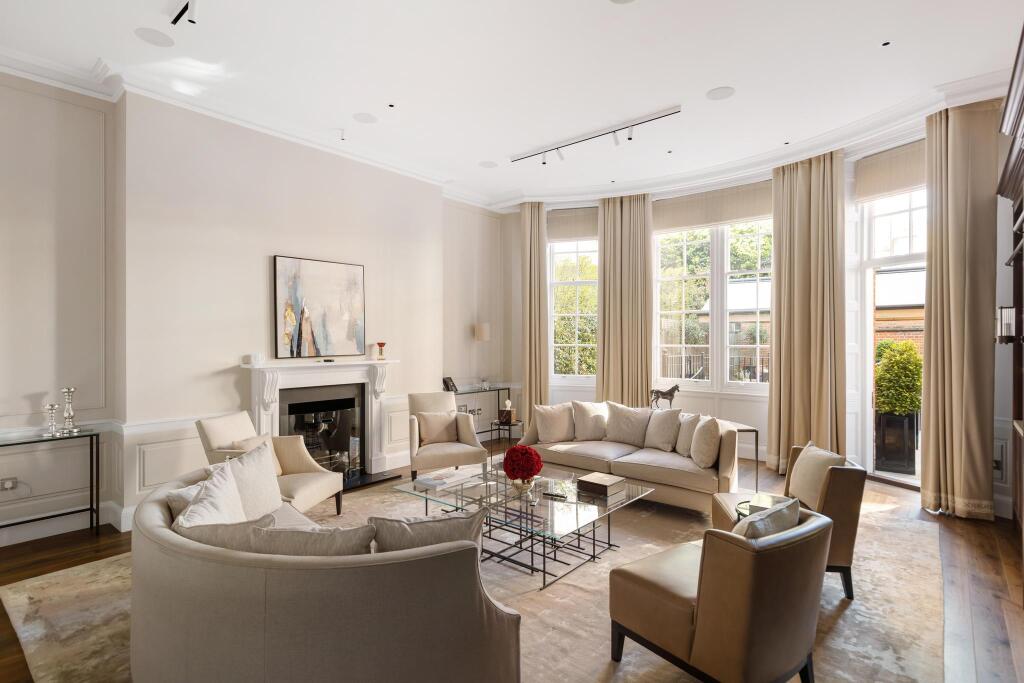 7 bed 1st Floor Flat for rent in London. From Knight Frank - Mayfair