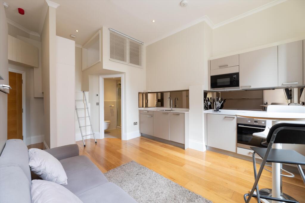 4 bed 1st Floor Flat for rent in Westminster. From Knight Frank - Mayfair