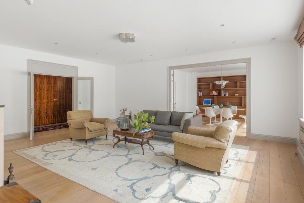3 bed 1st Floor Flat for rent in Westminster. From Knight Frank - Mayfair