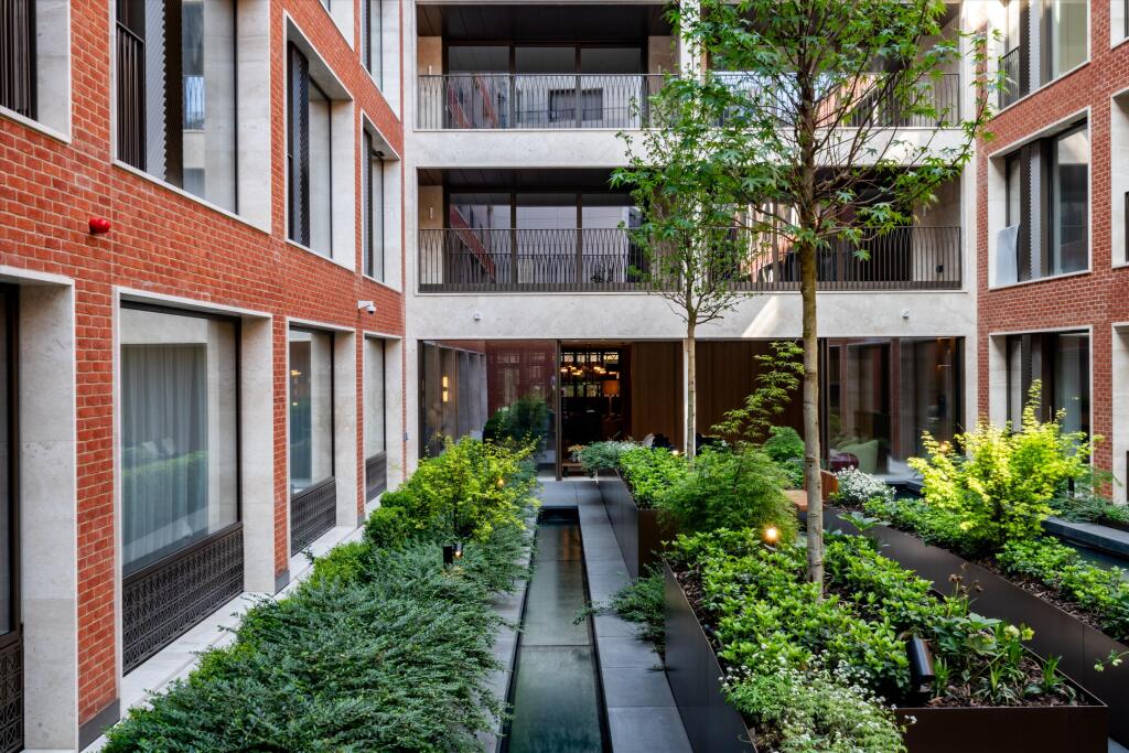 3 bed 1st Floor Flat for rent in Westminster. From Knight Frank - Mayfair