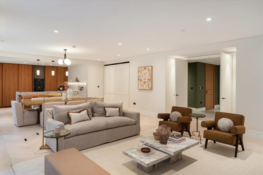 3 bed 1st Floor Flat for rent in Westminster. From Knight Frank - Mayfair