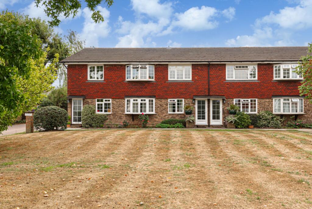 2 bed 1st Floor Flat for rent in Pachesham Park. From Jackie Quinn Estate Agents - Ashtead Village