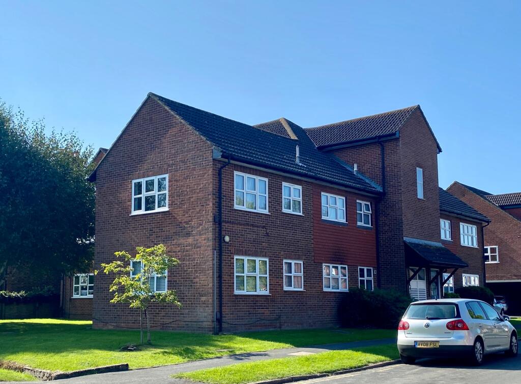 1 bed 1st Floor Flat for rent in Pachesham Park. From Jackie Quinn Estate Agents - Ashtead Village