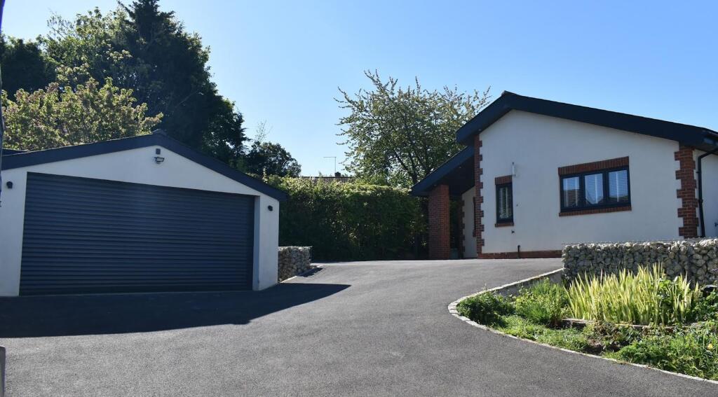 3 bed Detached bungalow for rent in Langley Vale. From Jackie Quinn Estate Agents - Ashtead Village
