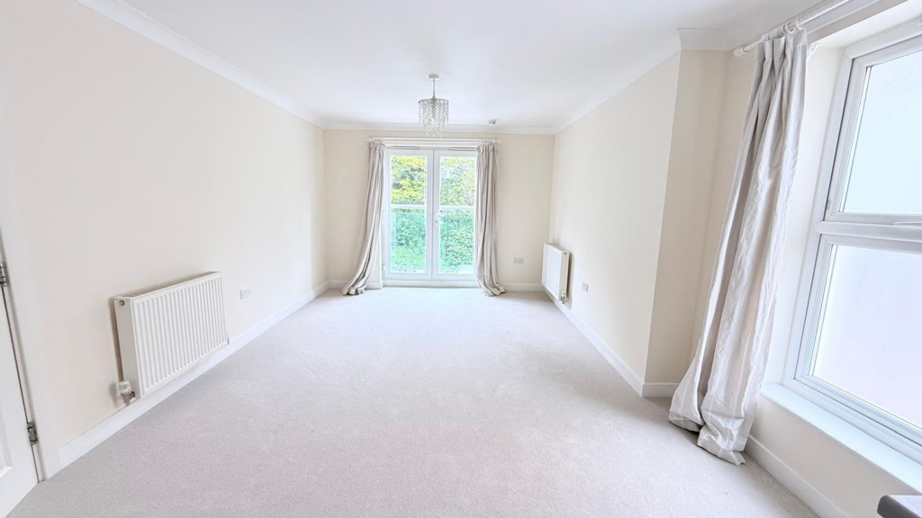 2 bed 1st Floor Flat for rent in Leatherhead. From Jackie Quinn & Co.Ltd
